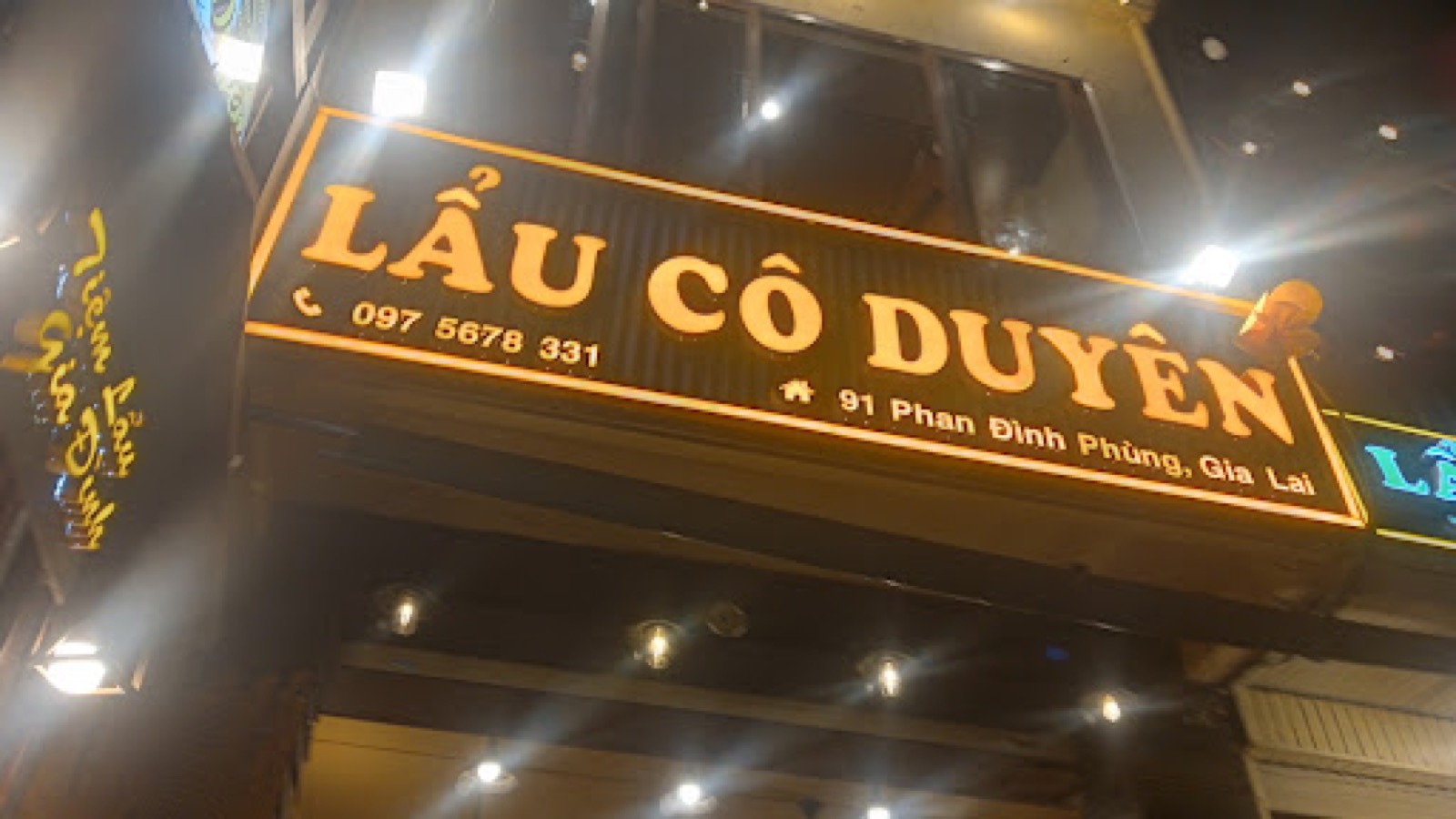The lit-up sign of Lẩu Cô Duyên on Phan Đình Phùng street